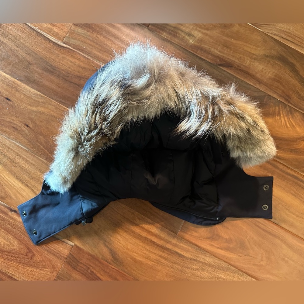 Canada Goose hood with fur trim